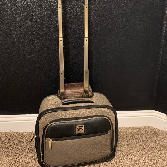 kenneth cole reaction roller bag